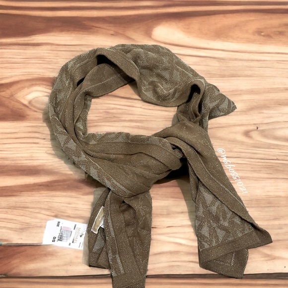 Michael Kors O/S Knit Fluffy Tan W/Gold + Tan Earmuffs MK NEVER WORN - Picture 4 of 6